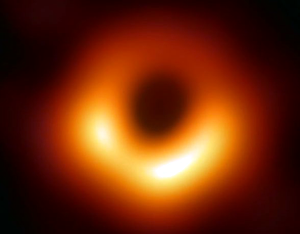 Imagem de um buraco negro na galáxia elíptica Messier 87