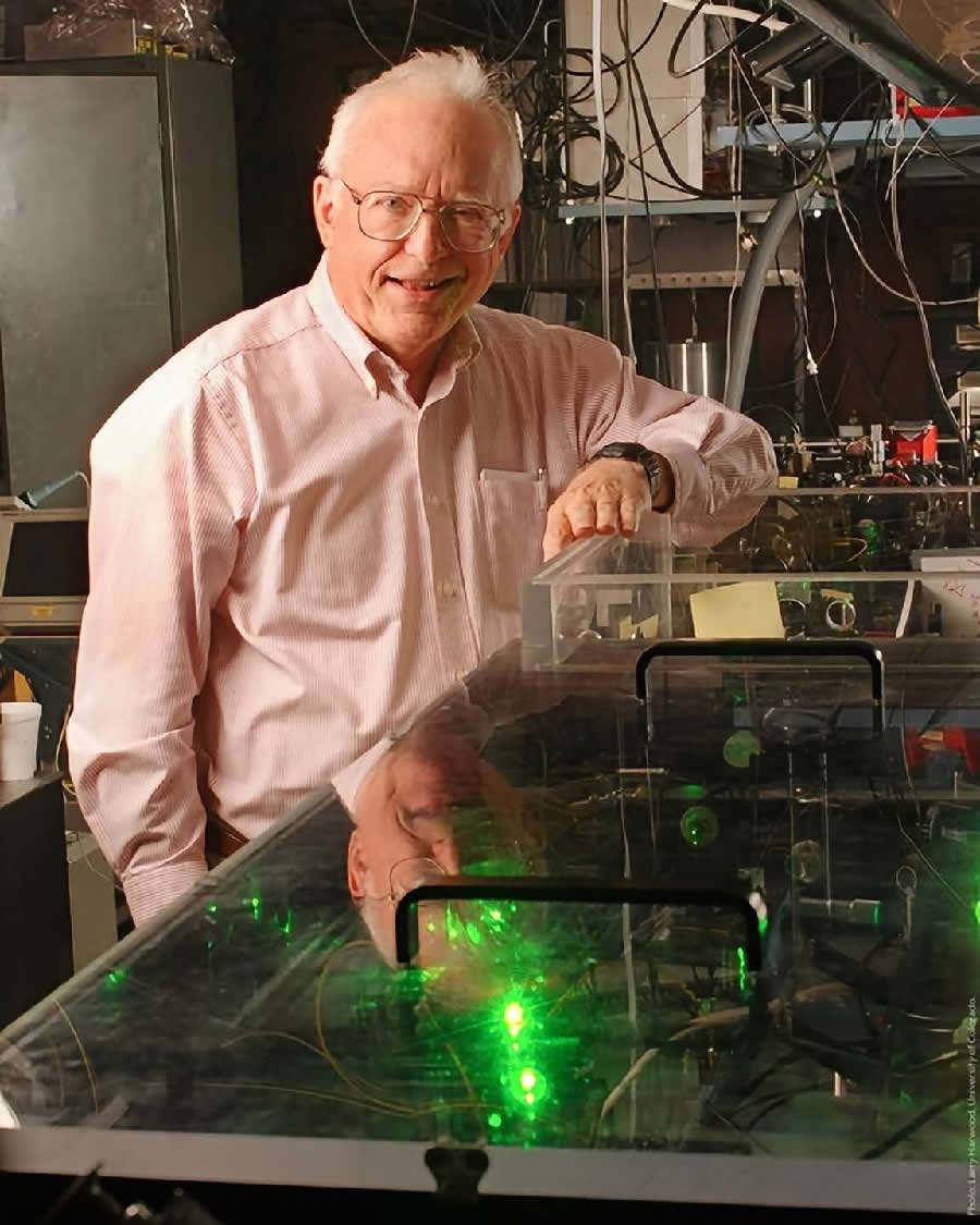 John Hall e a técnica do pente de frequências